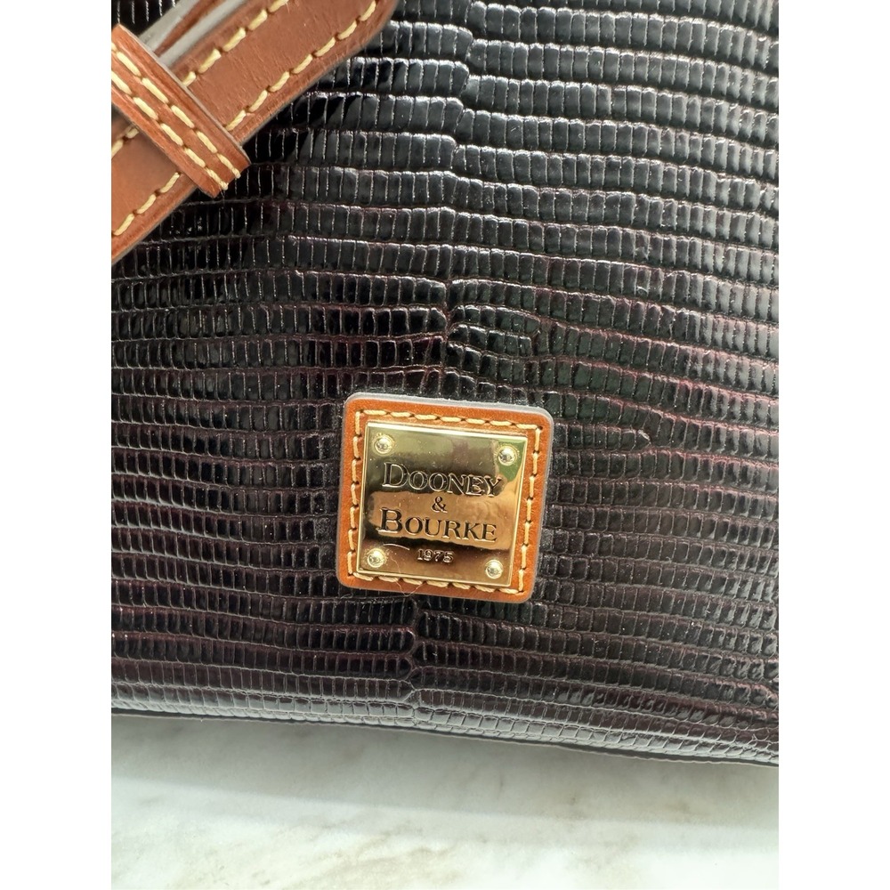 Dooney & Bourke Lizard Embossed Letter Carrier Crossbody‎ Black Red - Picture 2 of 15